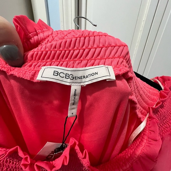 NWT BCBGeneration Off Shoulder fully lined except for sleeves. Size 6 - Picture 5 of 8